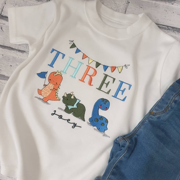 Camiseta personalizada de dinosaurio para el tercer cumpleaños, camiseta para niño pequeño con nombre bordado a medida, sudadera para fiesta temática de dinosaurios para niño