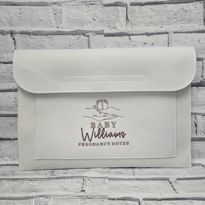 Personlig mödravårdsmapp, broderad graviditetsdokumentpåse, stickad väst för födelsebesked, babyshowerpresent till nyblivna föräldrar