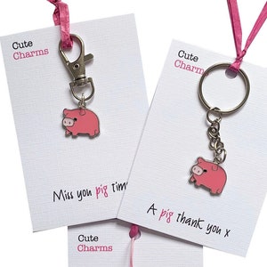 Charmes mignons ! Joli fermoir/breloque pour téléphone cochon en émail fait main. Divers slogans. Idéal pour vous manquez/cadeau d'anniversaire