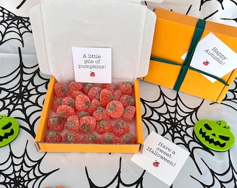 Tiny treats! Little 'Halloween' box of mallow pumpkins. Personalisable.