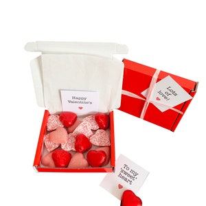 Piccole prelibatezze Scatolina rosa di cuori di cioccolato. Ideale per venirmi a prendere/regalo di anniversario, ecc. Personalizzabile. VARIE dimensioni. immagine 5