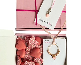 Hearts theme gift set. Chocolates & a charm. Various slogans. Ideal Valentine's/birthday gift!