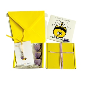 Kleine cadeautjes! BEDANKT. Bedel bij, bedankkaart, 3 bonbons + geschenkdoos. Personaliseerbaar.