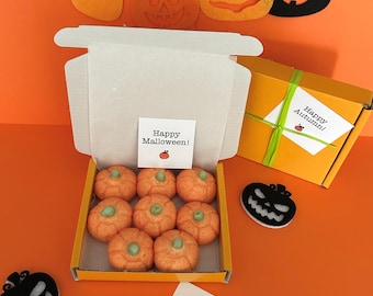 Tiny treats! Little 'Halloween' box of mallow pumpkins. Personalisable.