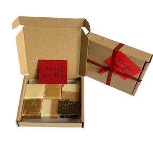 Eine kleine Geschenkbox mit luxuriösen handgemachten Fudge. Verschiedene Geschmacksrichtungen / Größen. Personalisieren.