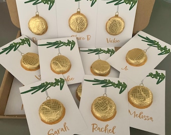 Tiny treats! 'Bauble' theme chocolate name cards. Various colours/flavours. Personalise.