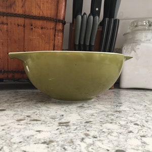 Vintage Avocado Green Pyrex Mixing Bowl #443 2 1/2 Quart