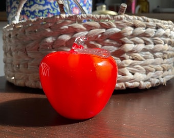 Figura de vidrio Murano reactivo vintage, rojo rubí, soplado a mano, vidrio artístico, manzana transparente, pisapapeles, maestro.