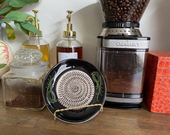 Feine französische Knoblauch Muskat Reibe Black Plate Garlic Design 5 ”USA edition 10615