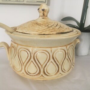 Vintage Mid Century USA Pottery MH76 Soup Tureen