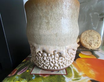 Taza de té de cerámica de inspiración japonesa de Studio Pottery, modelo Kairagi.