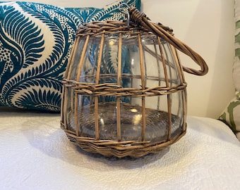 Portavelas de cristal y ratán estilo vintage para interiores y exteriores.