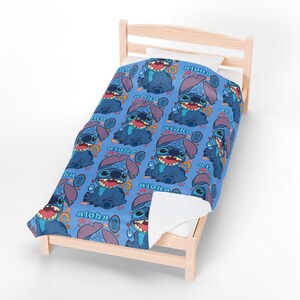 Manta de felpa de terciopelo con estampado Aloha de Stitch / Dibujos tropicales azules imagen 5