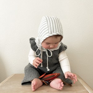 Sage striped linen neutral bonnet, brimless bonnet, sun bonnet, gender neutral baby bonnet, baby hat, cotton hat, bonnet, soft baby bonnet