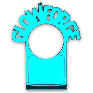 Może przedstawiać: Turkusowy korek do butelki z wyciętym na górze napisem "Glowforge". Korek ma prostokątny otwór na dole.