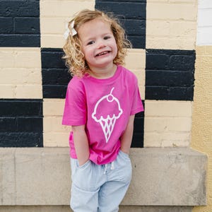 Camiseta de helado, camiseta de helado para niña, camiseta para bebé, ropa para niños, ropa de moda para niños, camiseta de fiesta de cumpleaños de helado para niña pequeña imagen 2