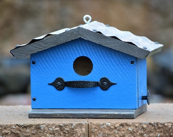 Wide Rustic Birdhouse