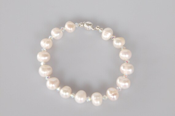 bracelet with pearls