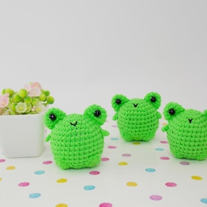 Amigurumi crochet pattern frog / crocheted frog /