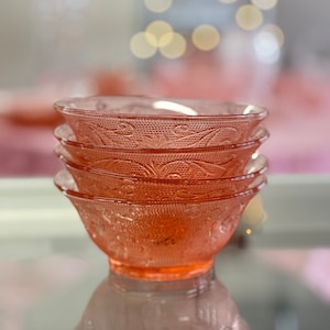 set of 4 Salad Bowls Pink/peach by TIARA Indiana glass co.