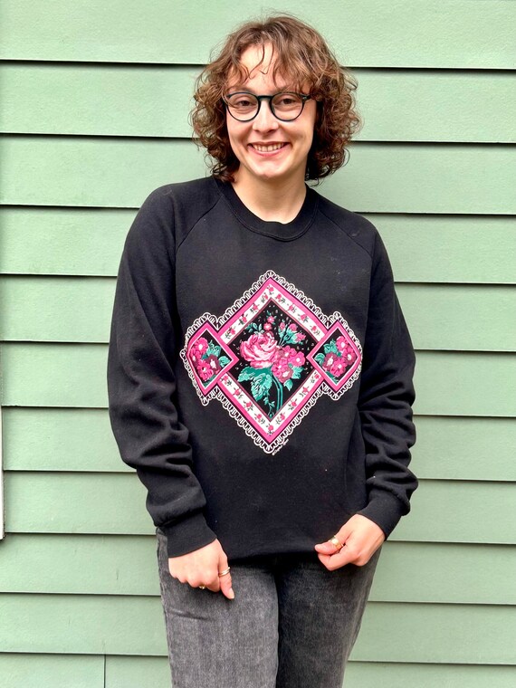 Vintage Grandma Sweatshirt Black Pink Roses Granni