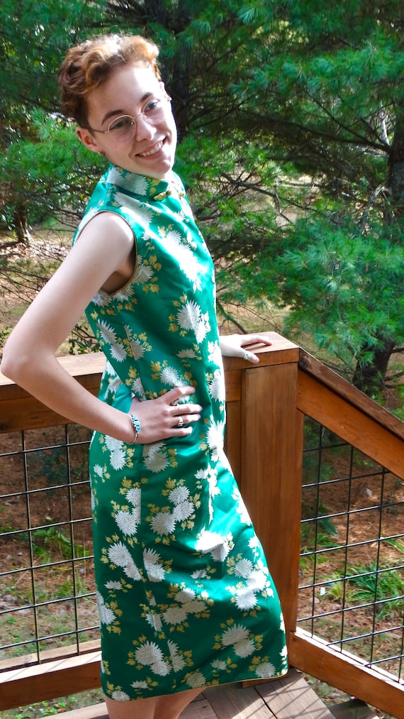 Vintage Cheongsam Green Silk Gold Brocade Chinese… - image 4