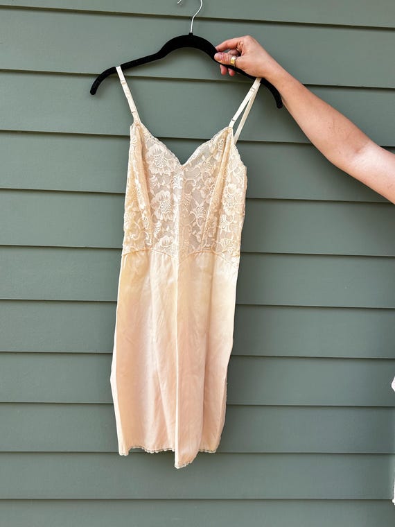 Vintage Vanity Fair Slip Size 34 Slip Dress Vintage Slip Vanity Fair Short Slip Lacy Slip Champagne Slip