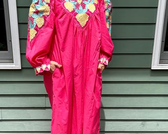VTG S/M 70s Handmade Muumuu Dress With Poinsettias/muumuu Kaftan/retro 70s House Dress/christmas Dress/hawaii Muumuu House Dress/granny Chic - Etsy VTG S/M 70s Handmade Muumuu Dress With Poinsettias/muumuu Kaftan/retro 70s House Dress/christmas Dress/hawaii Muumuu House Dress/granny Chic - Etsy