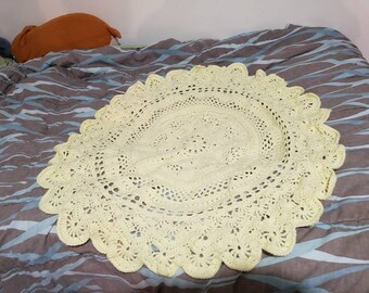 Manta de crochê amarela para bebê