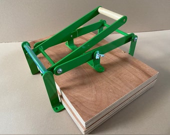 19 x 12,5 inch-size hand lino press, lino cut press, heavy duty, steel. Color: RAL 6017 green