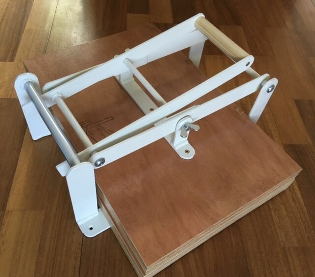 19 x 12,5 inch-size hand lino press, lino cut press, heavy duty, steel. Color: RAL 9010 white
