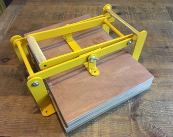 19 x 12,5 inch-size hand lino press, lino cut press, heavy duty, steel. Color: RAL 1023 yellow