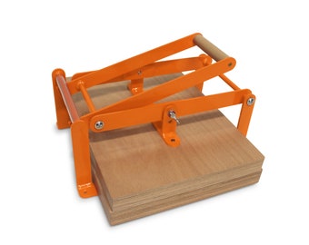 A3-size hand lino press, lino cut press, heavy duty, steel. Color: RAL 2004 orange