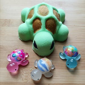 Turtle toy Bath Bombs, toy Bath bombs, Bath fizzy, kids bath bombs, fun toy bath bombs, surprise toy bath bombs, natural bath bombs