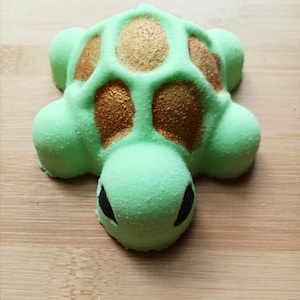 Turtle Bath Bombs, Bath bombs, Bath fizzy, Fruity bath bombs, vegan bath bombs, kid bath bombs, handmade bath bombs