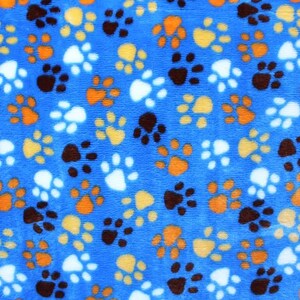 Pu&ograve; includere: Tessuto blu con un motivo ripetuto di impronte di zampe in vari colori, tra cui bianco, arancione e marrone.