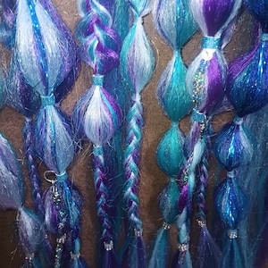 Bubbles - Blue UV-Reactive Hair Extension with Tinsel