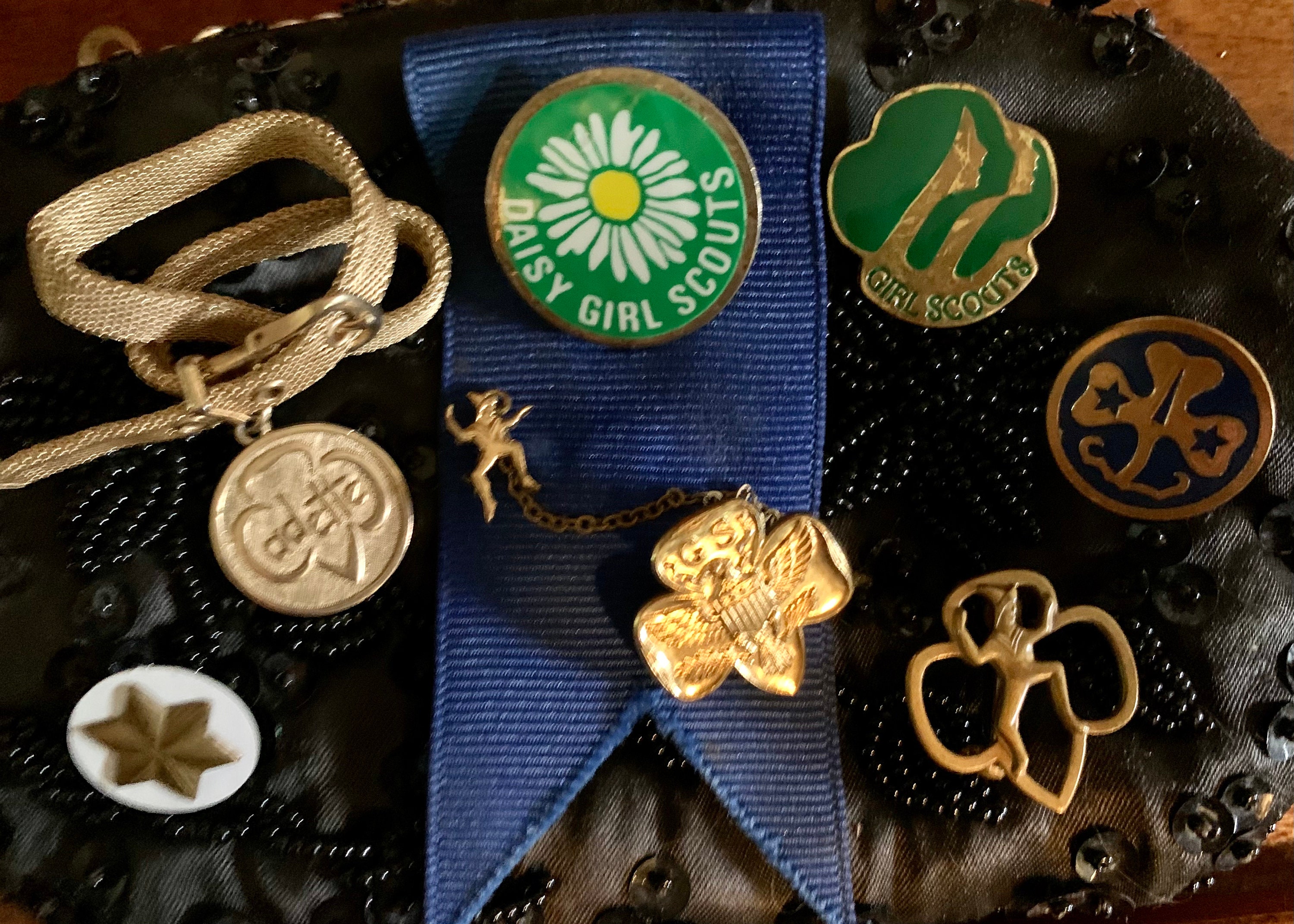 Vintage Girl Scout Brownie Cadette Pins y Brazalete Paquete Etsy España