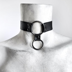 1&quot; Wide Black Collar With Gunmetal O-Rings - Vegan Leather Choker Necklace - Unisex Punk Choker Collar - Goth Faux Leather Metal Neckpiece