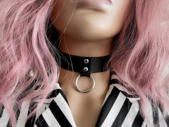 Black Leather  Curved Collar/Choker with Silver Tone Ring ERIN CHOKER – SKIN ON SKINS main image 3