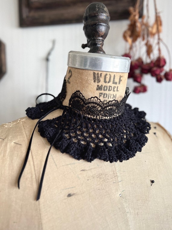 Intertwined Lace Crochet Collar - Black Ruffle Victorian Mourning