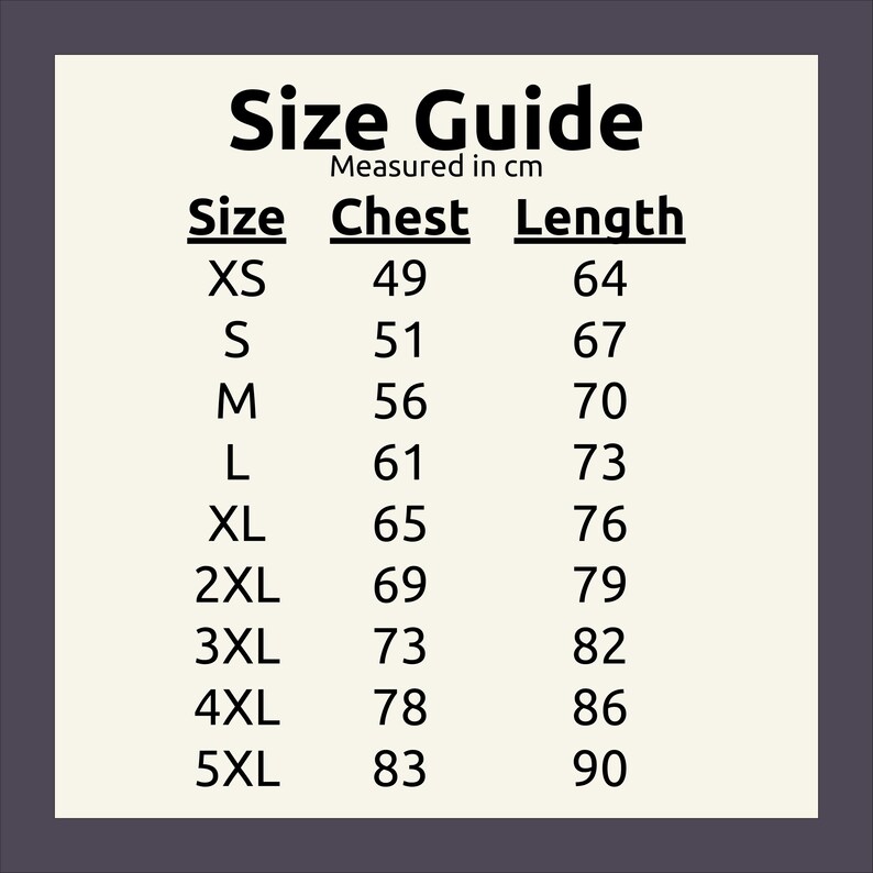 Puede incluir: Una tabla de gu&iacute;a de tallas con medidas en cent&iacute;metros. La tabla muestra tallas de XS a 5XL, con medidas de pecho y largo correspondientes. El texto "Size Guide" est&aacute; en la parte superior.