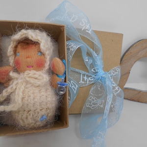 Bebê Waldorf minúsculo 10 cm, anúncio de nascimento de bebê, orgânico, tecido, casa de bonecas, Steiner, chá de bebê, batismo, boneca orgânica
