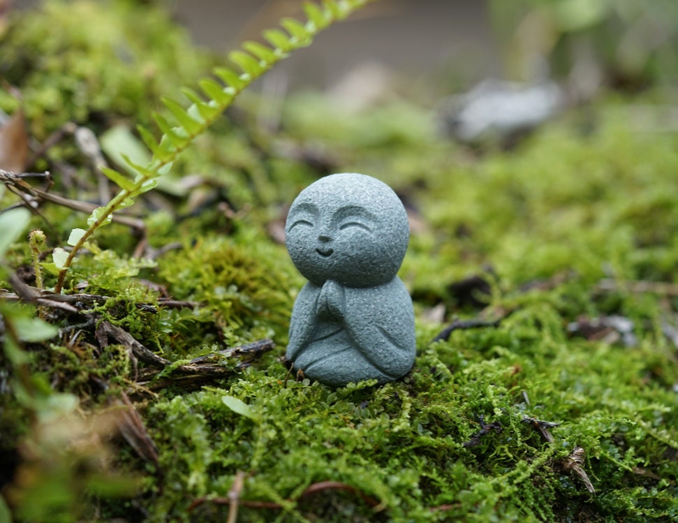 4CM Miniature Tiny Monk Buddha Pray with Both Hands Figure Fairy Garden Supplies Terrarium Accessories