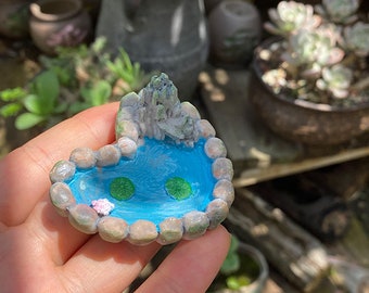 Miniature Tiny Heart-shaped Pool with Rockery Figure Fairy Garden Supplies Terrarium Accessories