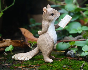 Miniatur-kleines Eichhörnchen-Lesebuch ， Miniatur-Feengarten-Versorgungsmaterial-Terrariumzubehör-Tierfigur