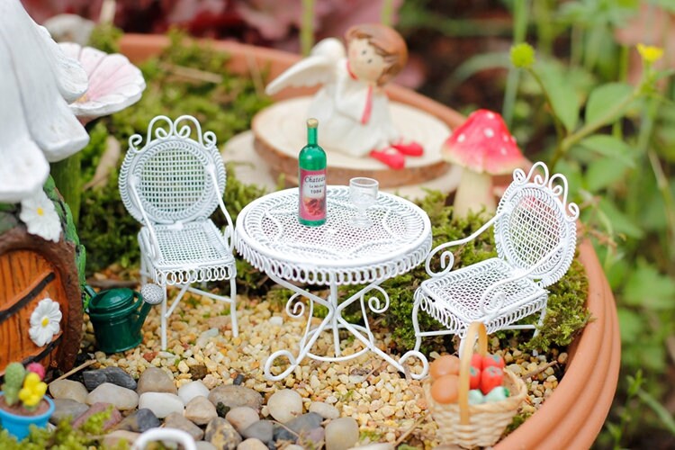 A set 3pcs Fairy Garden Tiny White Furniture\uff0cIron Table and Chair Mini Garden Supplies Terrarium Miniature  DIY Accessories