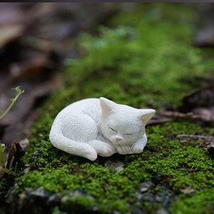 Fairy Miniature Small White Cat Sleeping , Animal Figurines Fairy Garden Supplies Terrarium Accessories DIY Miniature Garden