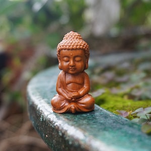 Miniature Buddha Figure , Peach Wood Buddha , Small Monk Figurines Yoga Fairy Garden Supplies Terrarium Accessories