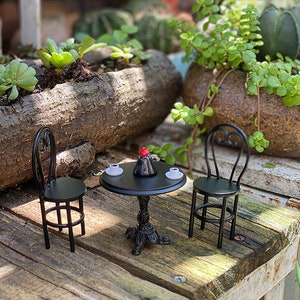 1:12 Miniature A Set of 6pcs Iron Black Table & Chairs and Teapot Cups Figurines Fairy Garden Supplies Terrarium Accessories